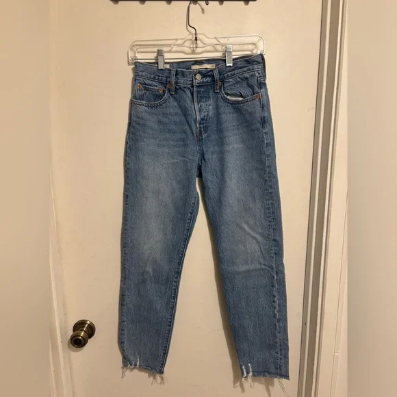 Women’s Classic Levi’s 501 Jeans - Picture 2 of 4